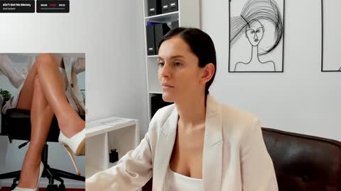 Elle  online show from 03-11-25, 08:52