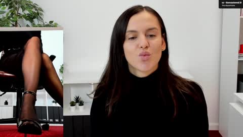 Elle  online show from 10-02-25, 06:42