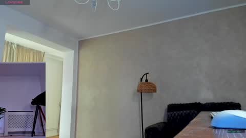 Snapshot of legswattitude chatting on 06-04-26, 01:17 Elle online show from 06-04-26, 01:17