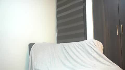 Snapshot of leiaah__ chatting on 06-25-26, 12:10 Leah online show from 06-25-26, 12:10