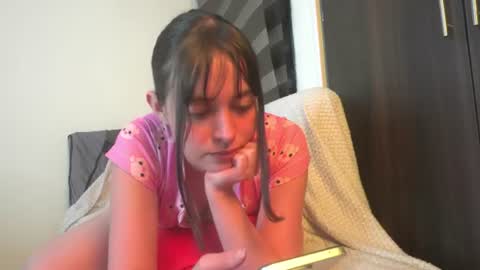 Snapshot of leiaah__ chatting on 07-24-26, 12:41 Leah online show from 07-24-26, 12:41