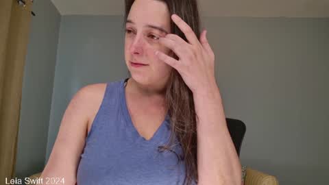 Leia Swift online show from 12-30-24, 03:46