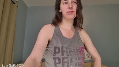 Snapshot of leiaswift chatting on 12-21-25, 11:06 Leia Swift online show from 12-21-25, 11:06