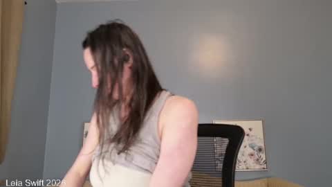 Snapshot of leiaswift chatting on 02-07-26, 01:09 Leia Swift online show from 02-07-26, 01:09