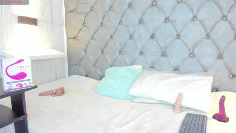 LEIGH ANGELS online show from 01-10-25, 01:32