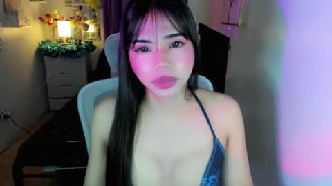 Snapshot of leighottie chatting on 01-18-26, 01:31 leighottie online show from 01-18-26, 01:31