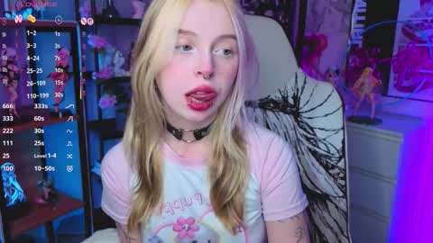 Leila online show from 10-15-25, 04:07