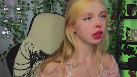 Snapshot of leiladwight chatting on 02-11-26, 03:39 Leila online show from 02-11-26, 03:39