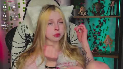 Snapshot of leiladwight chatting on 02-25-26, 02:37 Leila online show from 02-25-26, 02:37