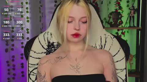 Snapshot of leiladwight chatting on 02-26-26, 02:38 Leila online show from 02-26-26, 02:38