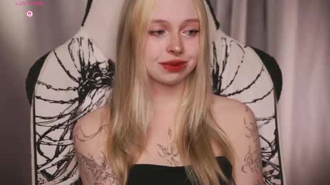 Snapshot of leiladwight chatting on 03-19-26, 01:48 Leila online show from 03-19-26, 01:48