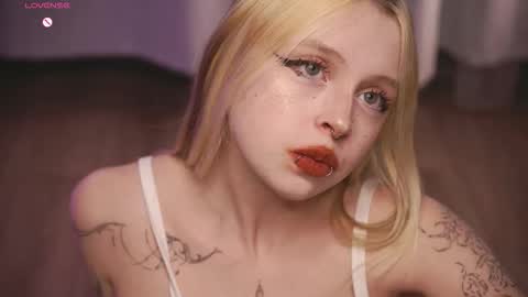 Snapshot of leiladwight chatting on 03-21-26, 02:42 Leila online show from 03-21-26, 02:42