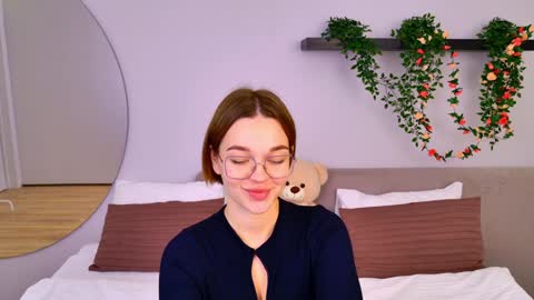 Snapshot of leilalawson chatting on 02-07-25, 07:50 LeilaLawson online show from 02-07-25, 07:50