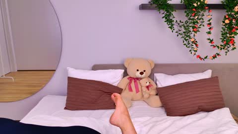 Snapshot of leilalawson chatting on 02-07-25, 11:12 LeilaLawson online show from 02-07-25, 11:12