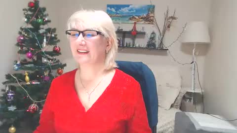 Snapshot of leilamays chatting on 01-03-25, 08:00 Leila Kinky online show from 01-03-25, 08:00