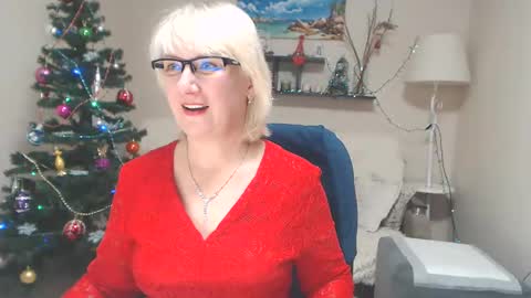 Snapshot of leilamays chatting on 01-03-25, 11:03 Leila Kinky online show from 01-03-25, 11:03