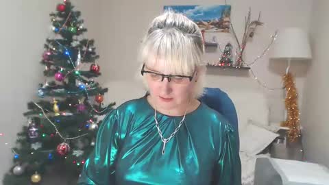 Snapshot of leilamays chatting on 01-12-25, 07:53 Leila Kinky online show from 01-12-25, 07:53