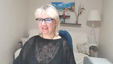 Snapshot of leilamays chatting on 01-19-25, 10:17 Leila Kinky online show from 01-19-25, 10:17