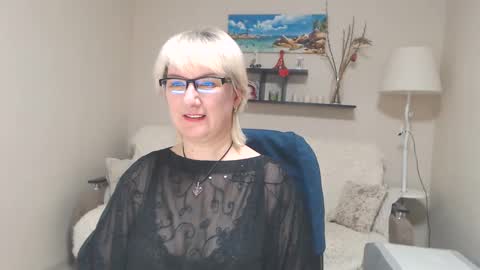 Snapshot of leilamays chatting on 01-22-25, 04:44 Leila Kinky online show from 01-22-25, 04:44