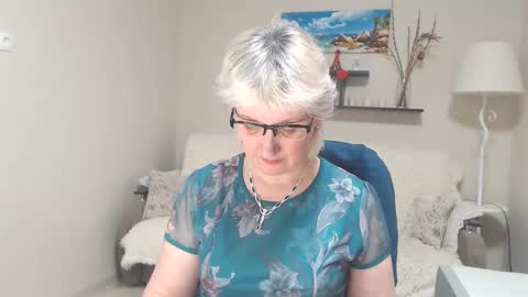 Snapshot of leilamays chatting on 02-21-25, 11:44 Leila Kinky online show from 02-21-25, 11:44