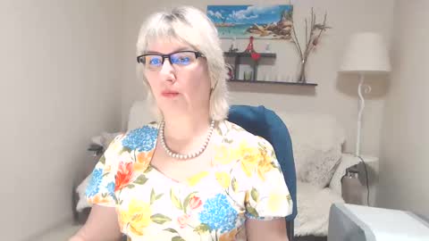 Snapshot of leilamays chatting on 02-25-25, 05:52 Leila Kinky online show from 02-25-25, 05:52