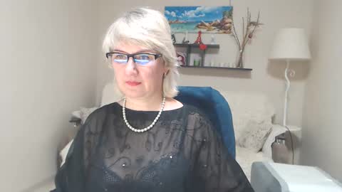 Snapshot of leilamays chatting on 02-25-25, 12:55 Leila Kinky online show from 02-25-25, 12:55