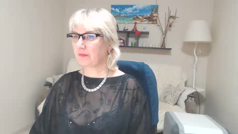 Snapshot of leilamays chatting on 02-27-25, 11:41 Leila Kinky online show from 02-27-25, 11:41