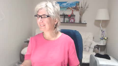 Snapshot of leilamays chatting on 09-26-25, 02:26 Leila Kinky online show from 09-26-25, 02:26