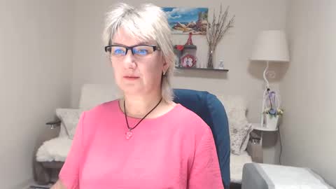 Snapshot of leilamays chatting on 10-01-25, 04:07 Leila Kinky online show from 10-01-25, 04:07