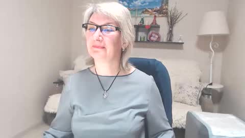 Snapshot of leilamays chatting on 06-02-26, 09:00 Leila Kinky online show from 06-02-26, 09:00