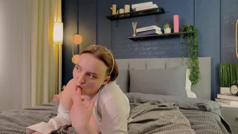 Lela online show from 01-09-25, 03:15