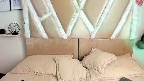 lele_699 online show from 04-02-26, 03:31