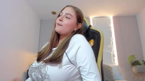 Snapshot of lena_jhons chatting on 12-15-25, 08:13 lena_jhons online show from 12-15-25, 08:13