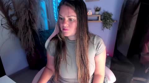 Snapshot of lena_paulxo chatting on 01-25-25, 12:05 Lena Paul online show from 01-25-25, 12:05