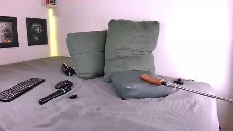 Snapshot of lenaandwilliam chatting on 11-21-25, 07:01 Lenaandwilliam online show from 11-21-25, 07:01