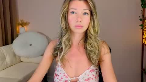 Snapshot of lenamuti chatting on 06-20-26, 08:28 Lena online show from 06-20-26, 08:28