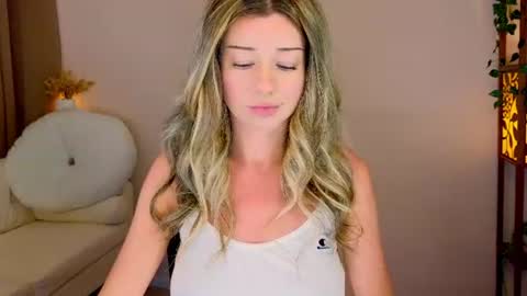 Snapshot of lenamuti chatting on 06-26-26, 10:41 Lena online show from 06-26-26, 10:41