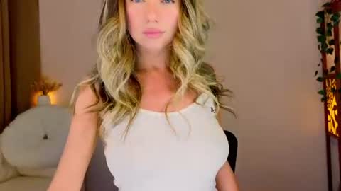 Snapshot of lenamuti chatting on 06-27-26, 10:09 Lena online show from 06-27-26, 10:09