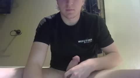 Snapshot of lenewton2004 chatting on 02-05-25, 10:44 lenewton2004 online show from 02-05-25, 10:44