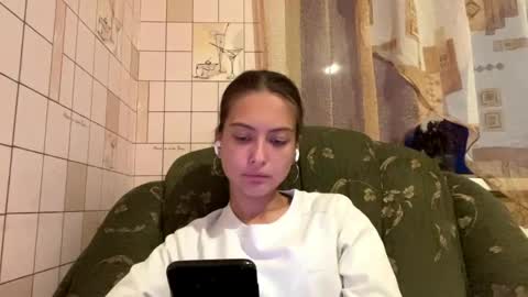 Hellomy name is Natalyits my first day here nice to meet you Give me 50 thumbs ups online show from 05-19-26, 06:03