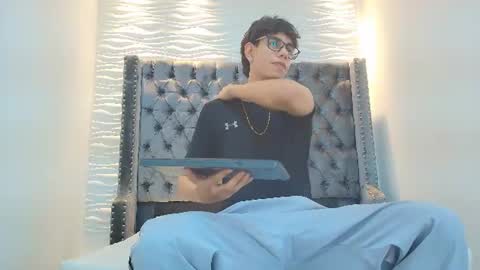 Snapshot of lenny_knox2 chatting on 06-11-26, 02:15 LENNY online show from 06-11-26, 02:15