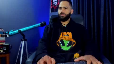 Leo  Diaz online show from 12-29-24, 02:10