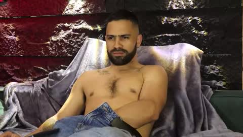 Leo  Diaz online show from 10-27-25, 02:37