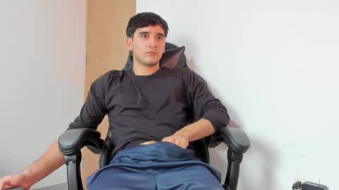 Snapshot of leo_jones389 chatting on 02-04-25, 09:20 Leo Jones online show from 02-04-25, 09:20