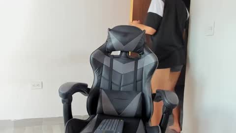 Snapshot of leo_jones389 chatting on 02-17-25, 07:10 Leo Jones online show from 02-17-25, 07:10