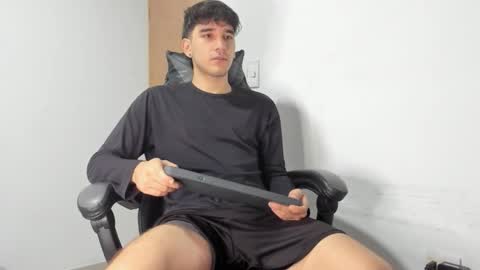 Snapshot of leo_jones389 chatting on 10-24-25, 06:21 Leo Jones online show from 10-24-25, 06:21