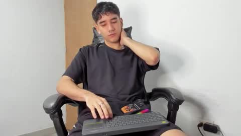 Snapshot of leo_jones389 chatting on 11-06-25, 01:06 Leo Jones online show from 11-06-25, 01:06