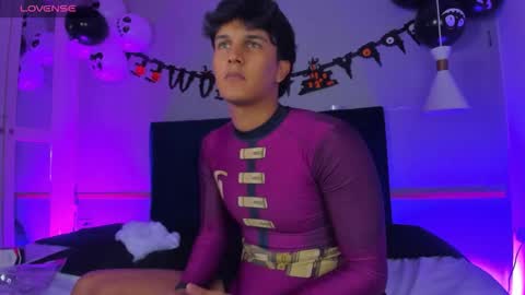 Leo online show from 10-11-25, 04:33