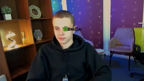 Snapshot of leo_valor chatting on 12-15-25, 12:20 leo_valor online show from 12-15-25, 12:20