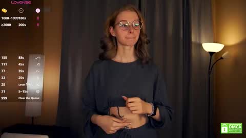 Snapshot of leolakorner chatting on 12-15-25, 07:18 Hello Im Roxy Im just starting my journey here so lets get acquainted online show from 12-15-25, 07:18